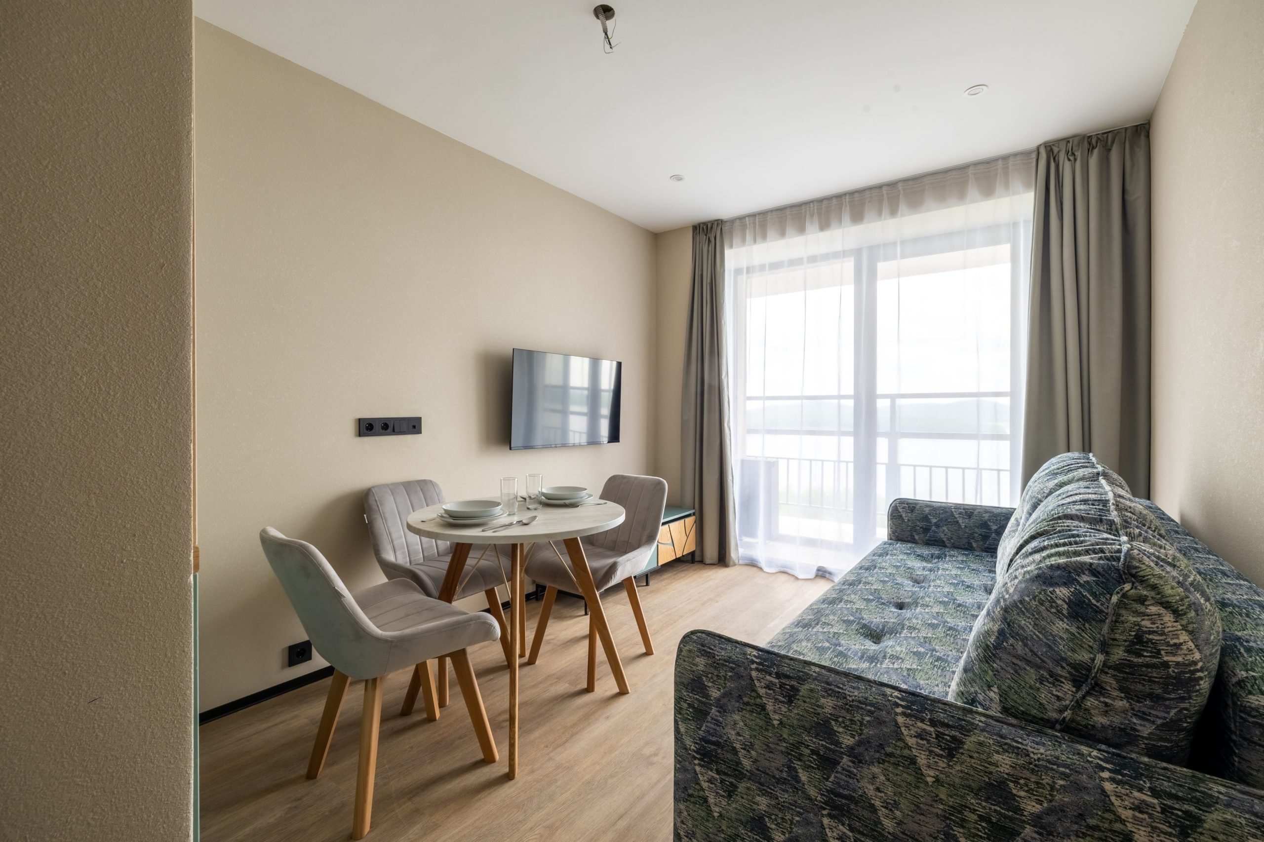 Семейный двухкомнатный номер с видом на озеро