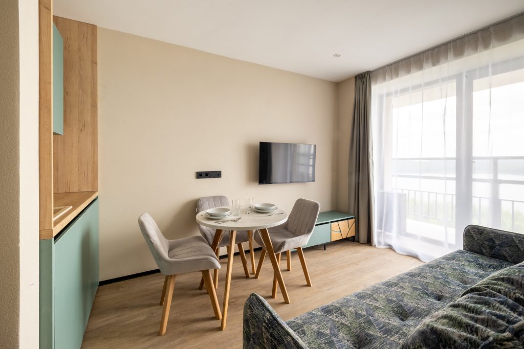 Семейный двухкомнатный номер с видом на озеро