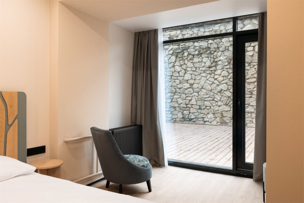 Проживание в Семейный двухкомнатный с террасой в термальном курорте Баден Баден Еткуль